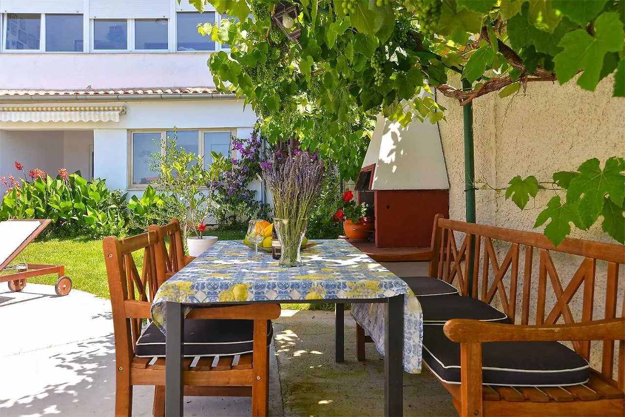 Apartments Valbandon With Pool 31 Fazana