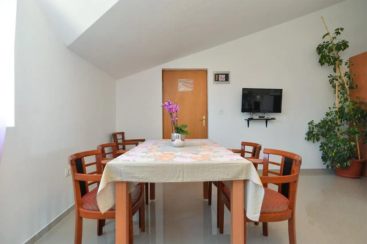 Apartments Valbandon With Pool 31 Fazana