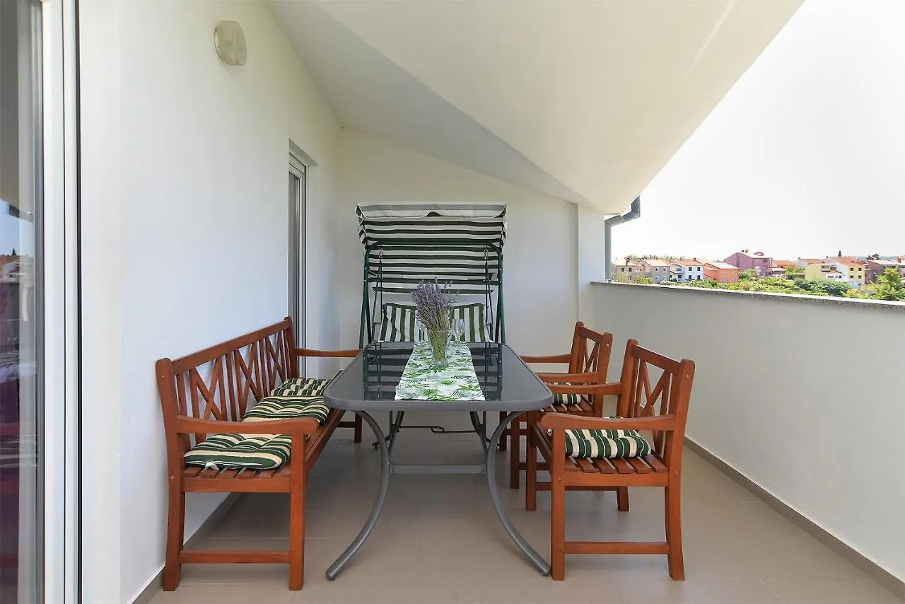 Apartments Valbandon With Pool 31 Fazana Croatia