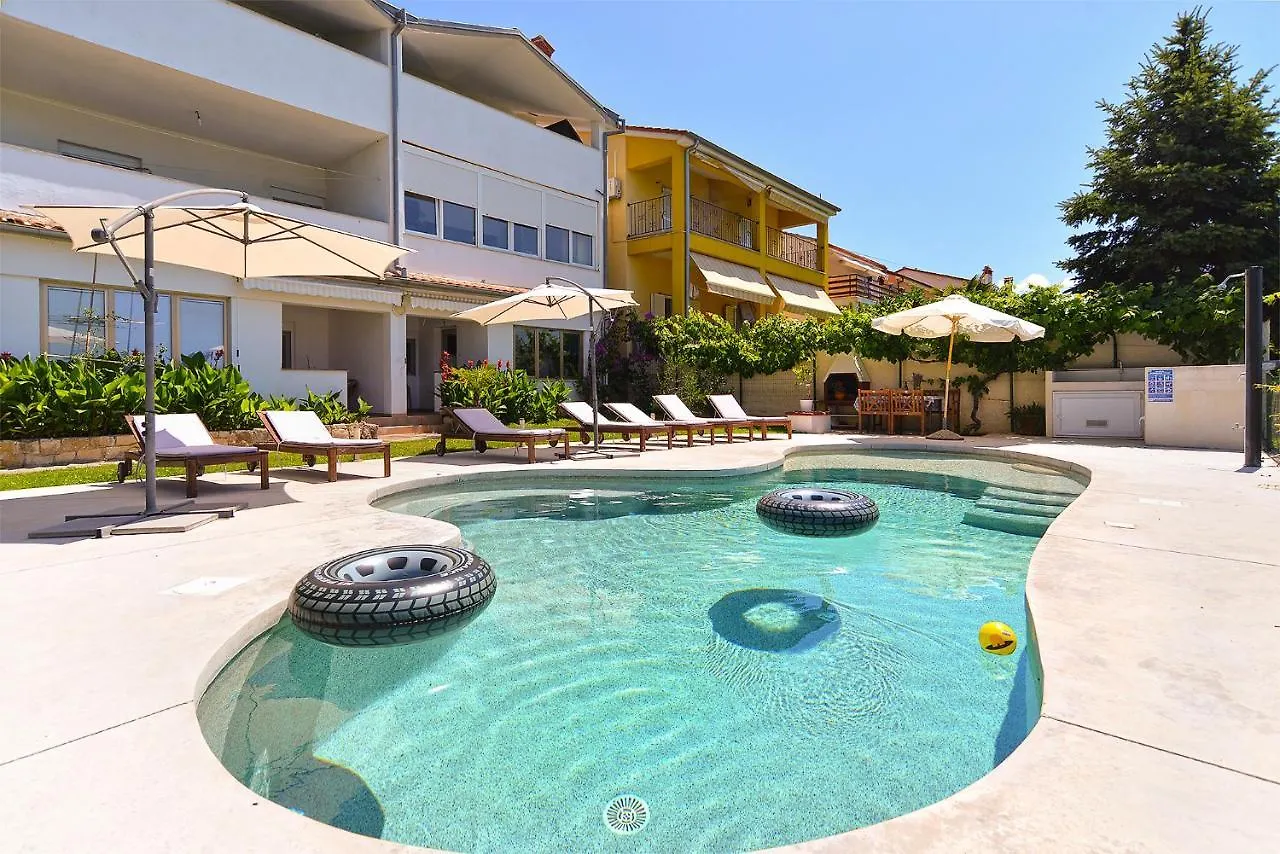 Apartments Valbandon With Pool 31 contacts