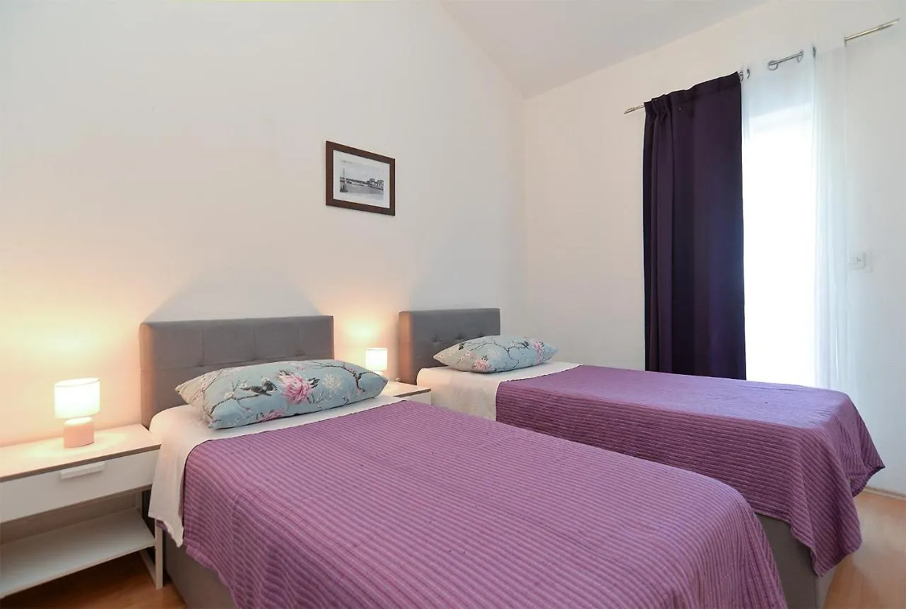Apartments Valbandon With Pool 31 Fazana