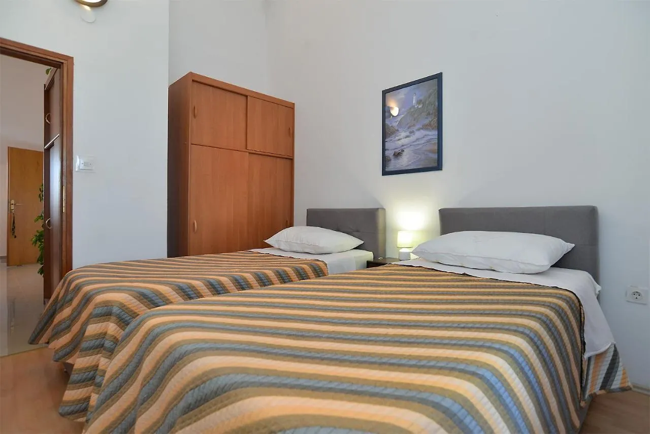 Apartments Valbandon With Pool 31 Fazana