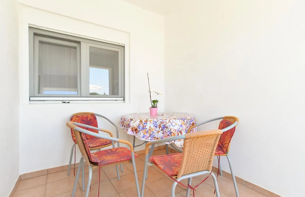 Apartments Valbandon With Pool 31 Fazana