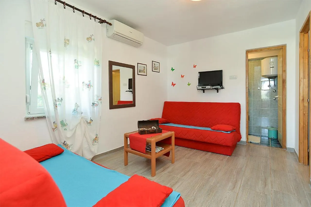 Apartments Valbandon With Pool 31 Fazana Croatia