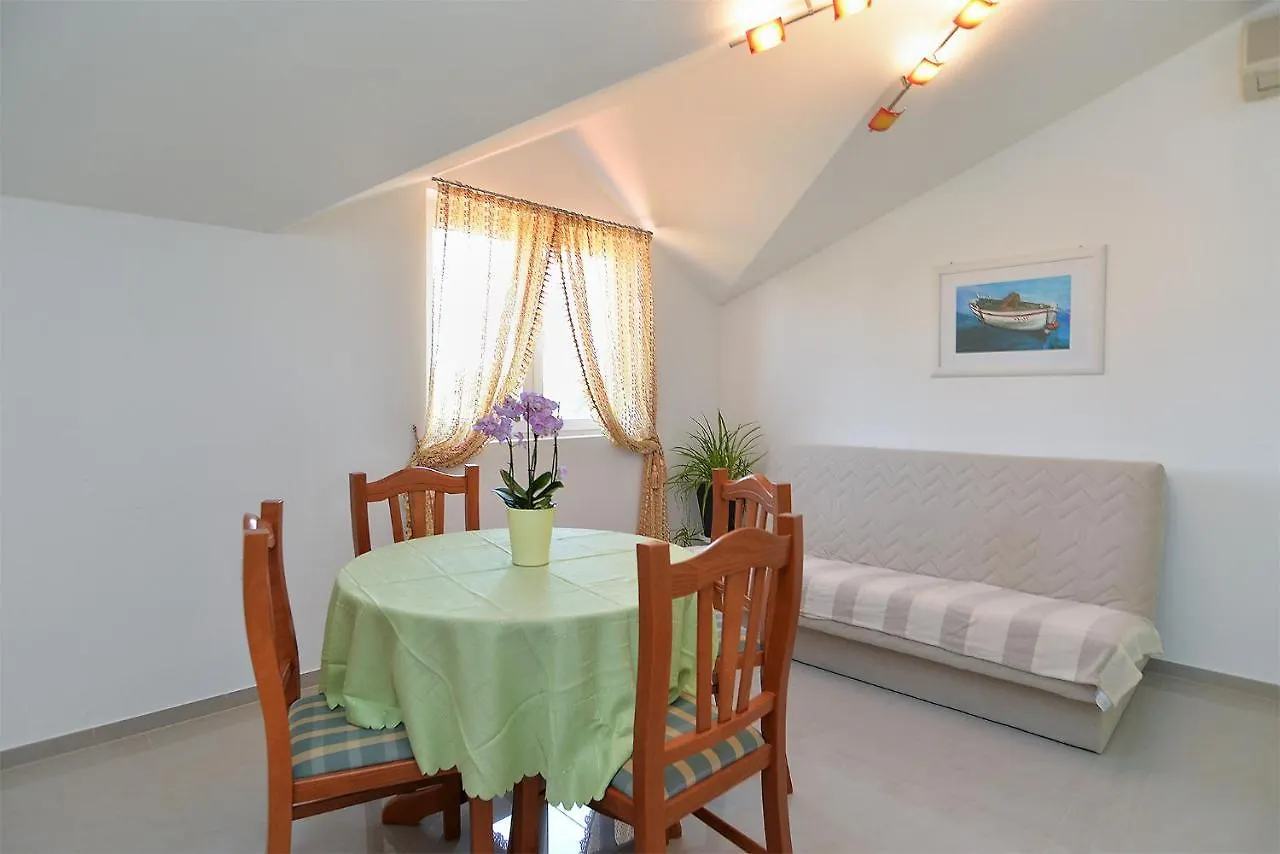 Apartments Valbandon With Pool 31 Fazana