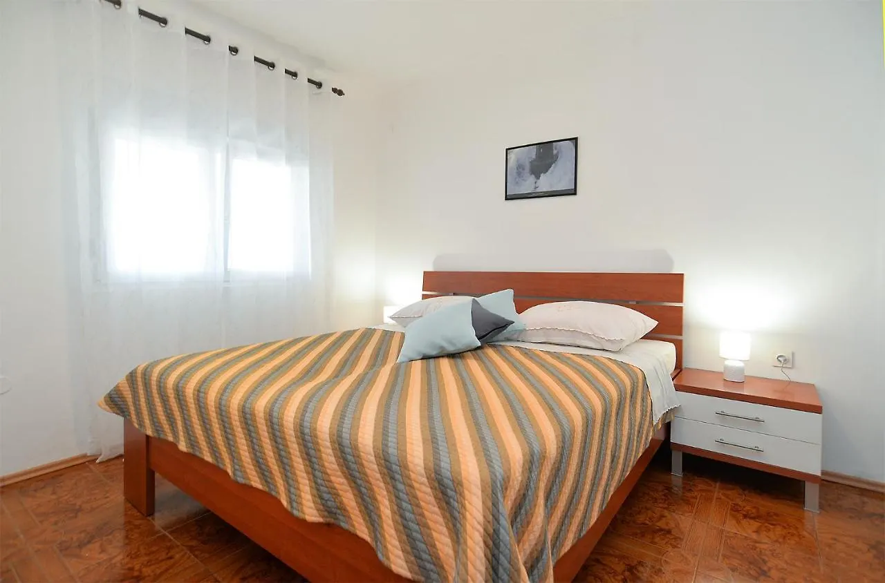 Apartments Valbandon With Pool 31 Fazana