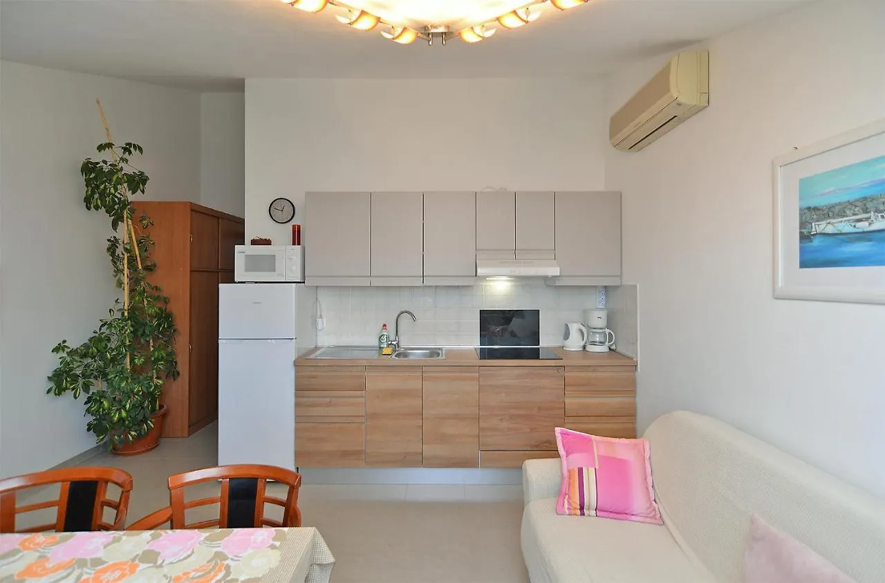 Apartments Valbandon With Pool 31 Fazana