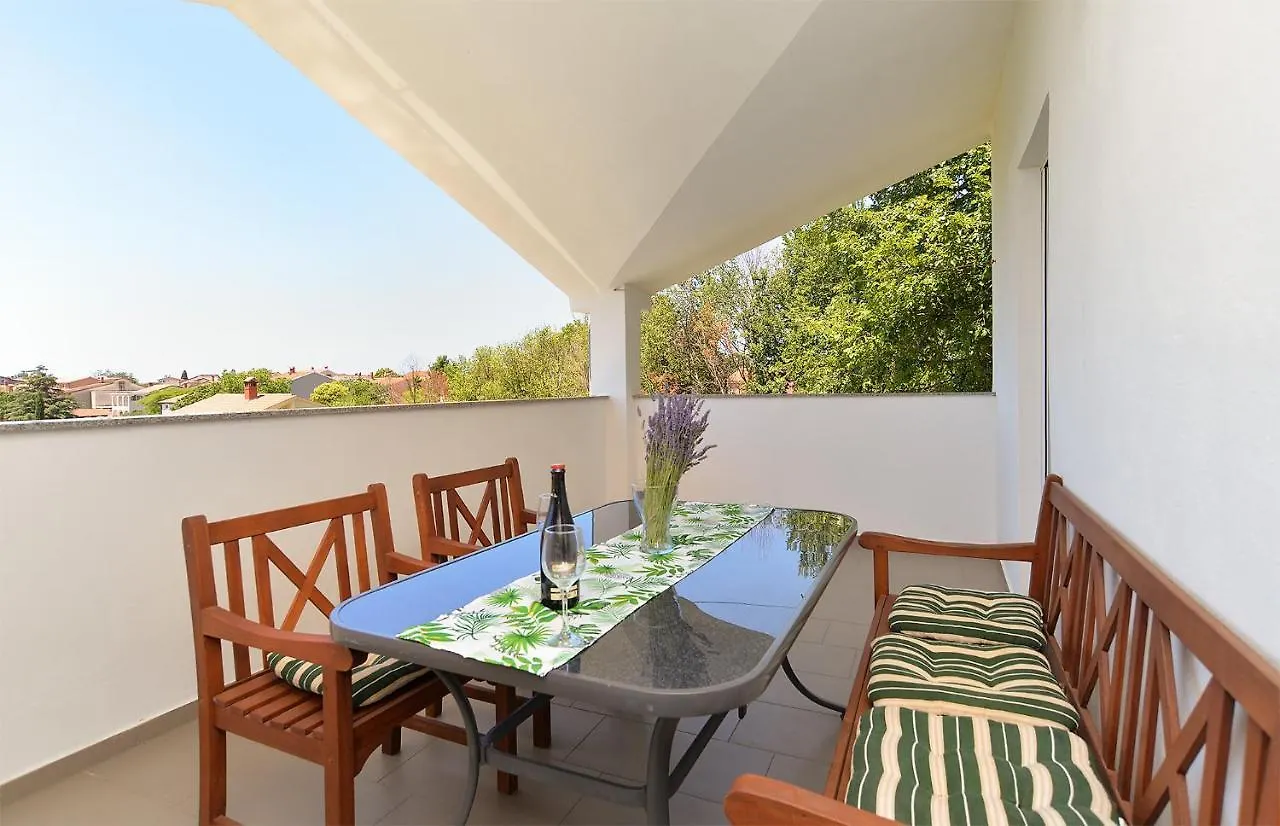 Apartments Valbandon With Pool 31 Fazana