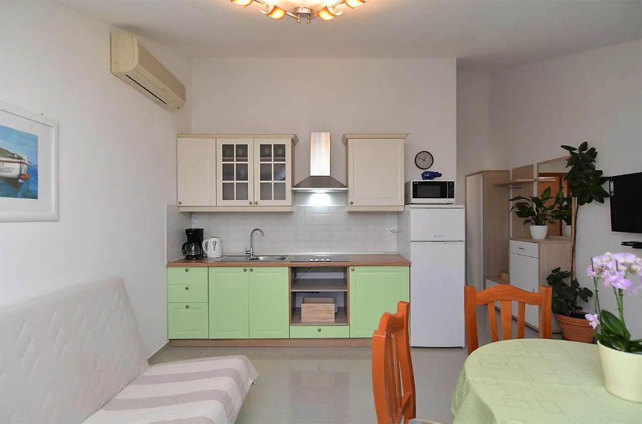 Apartments Valbandon With Pool 31 Fazana