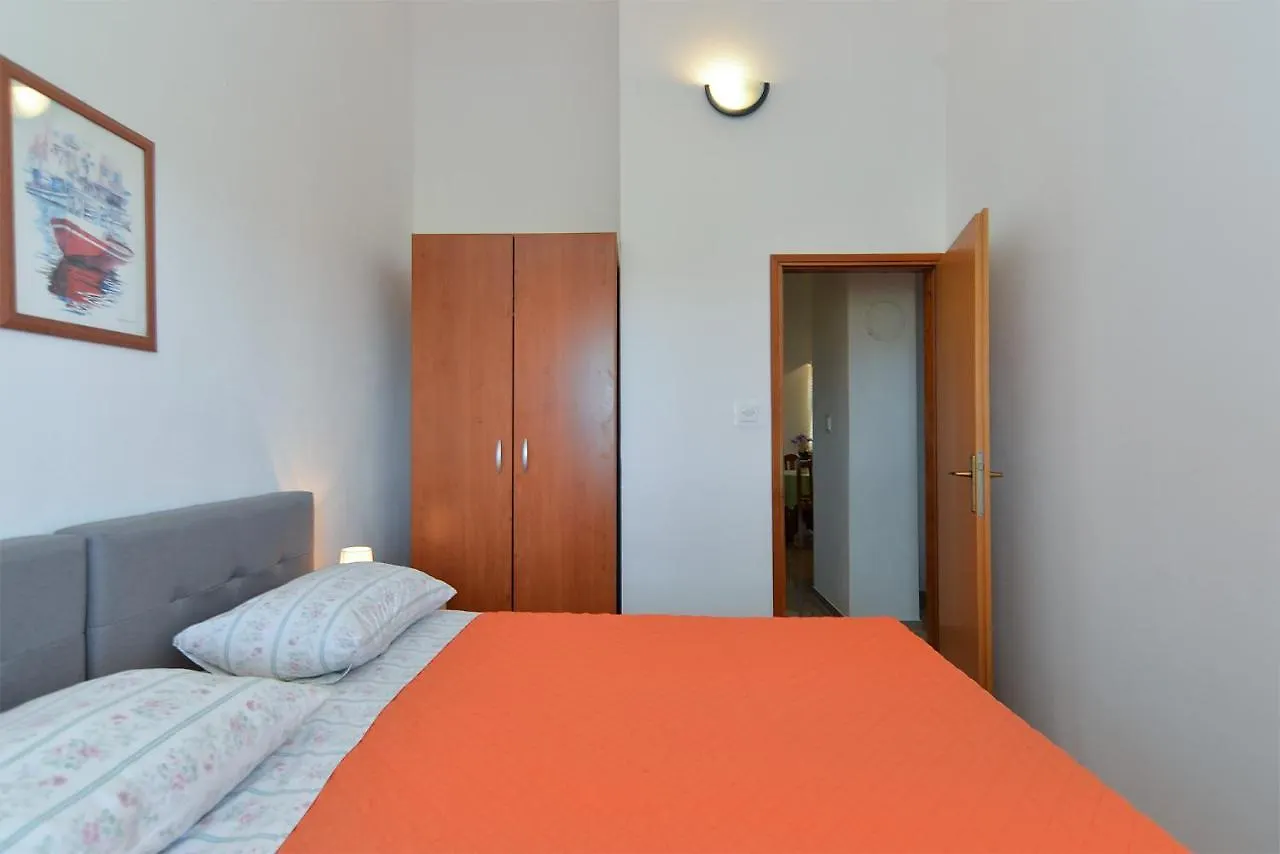 Apartments Valbandon With Pool 31 Fazana