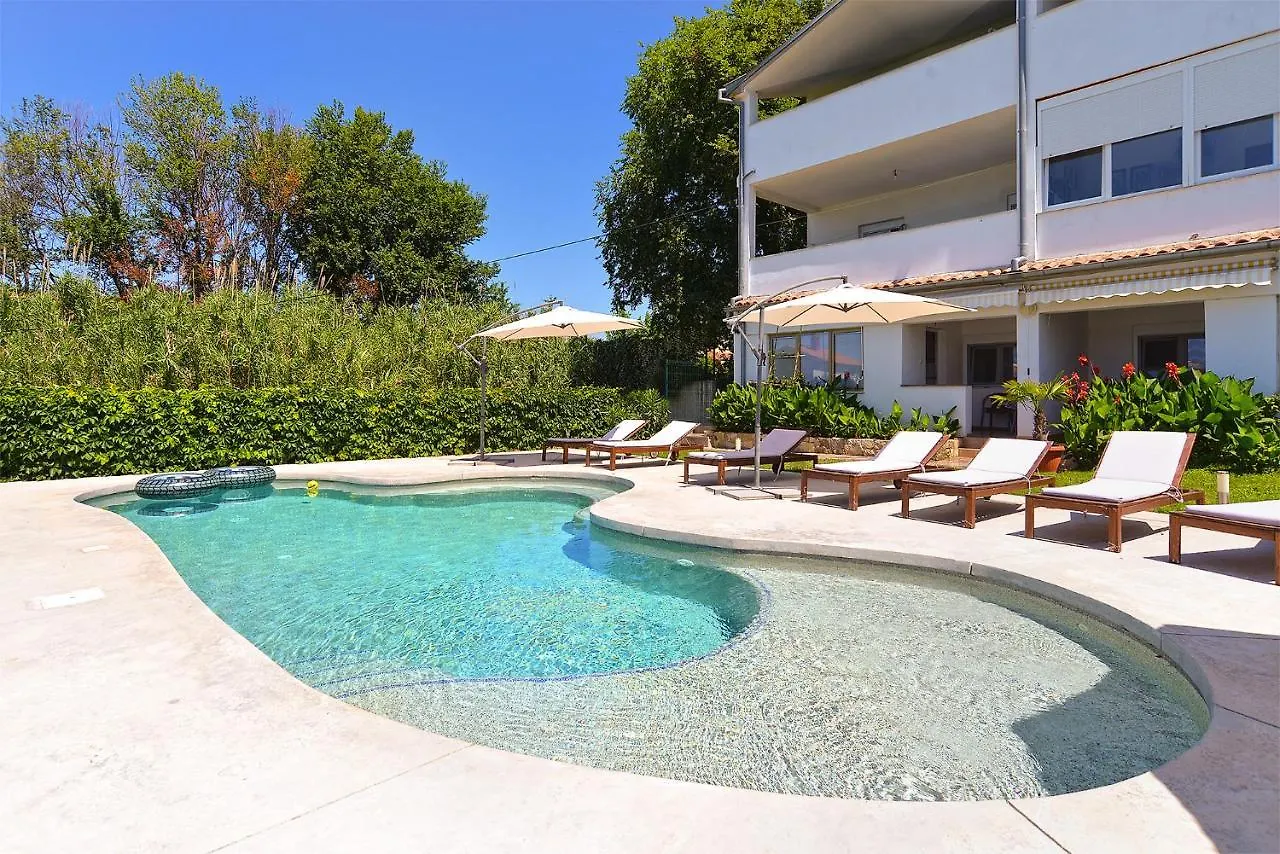Apartments Valbandon With Pool 31 Fazana