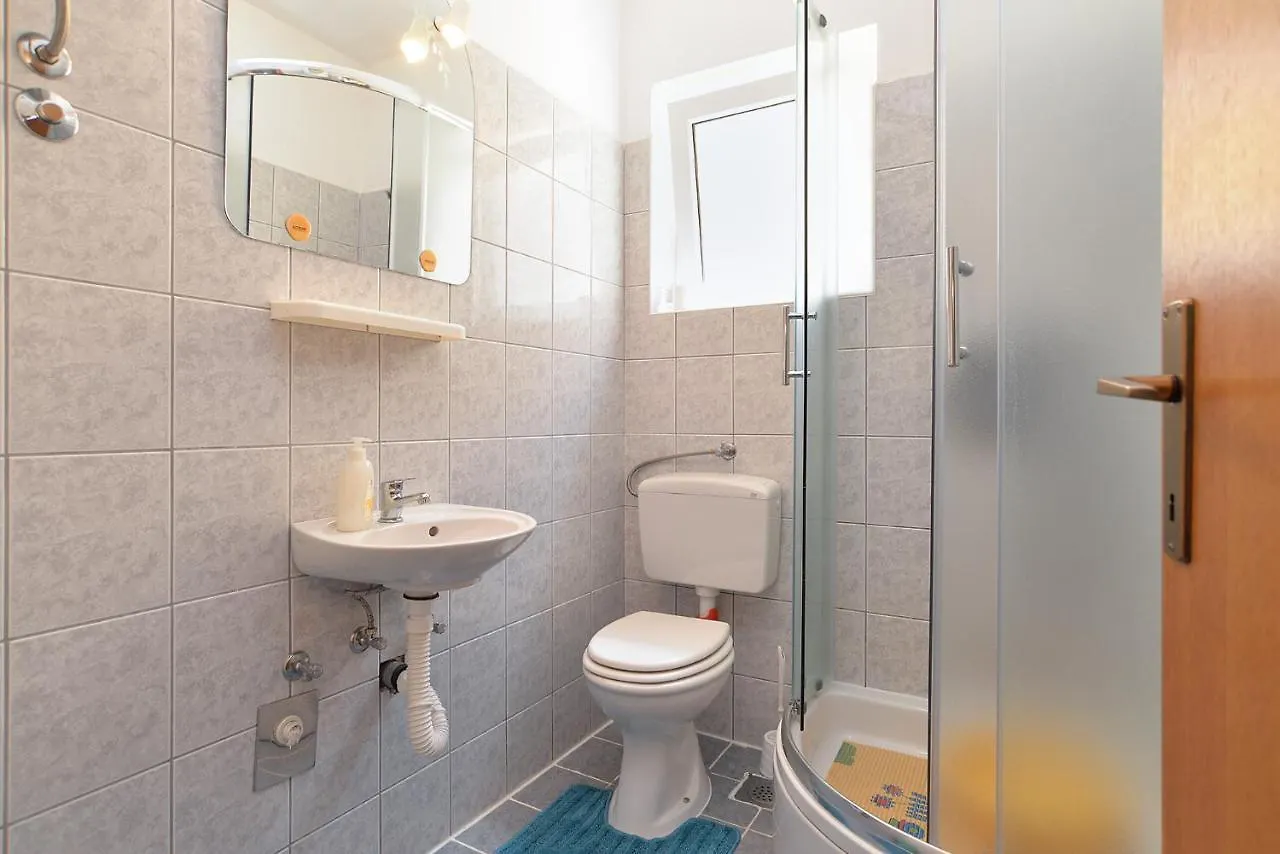 Apartments Valbandon With Pool 31 Fazana