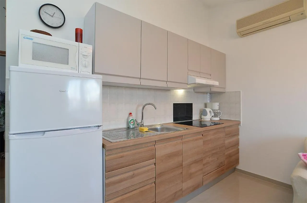 Apartments Valbandon With Pool 31 Fazana