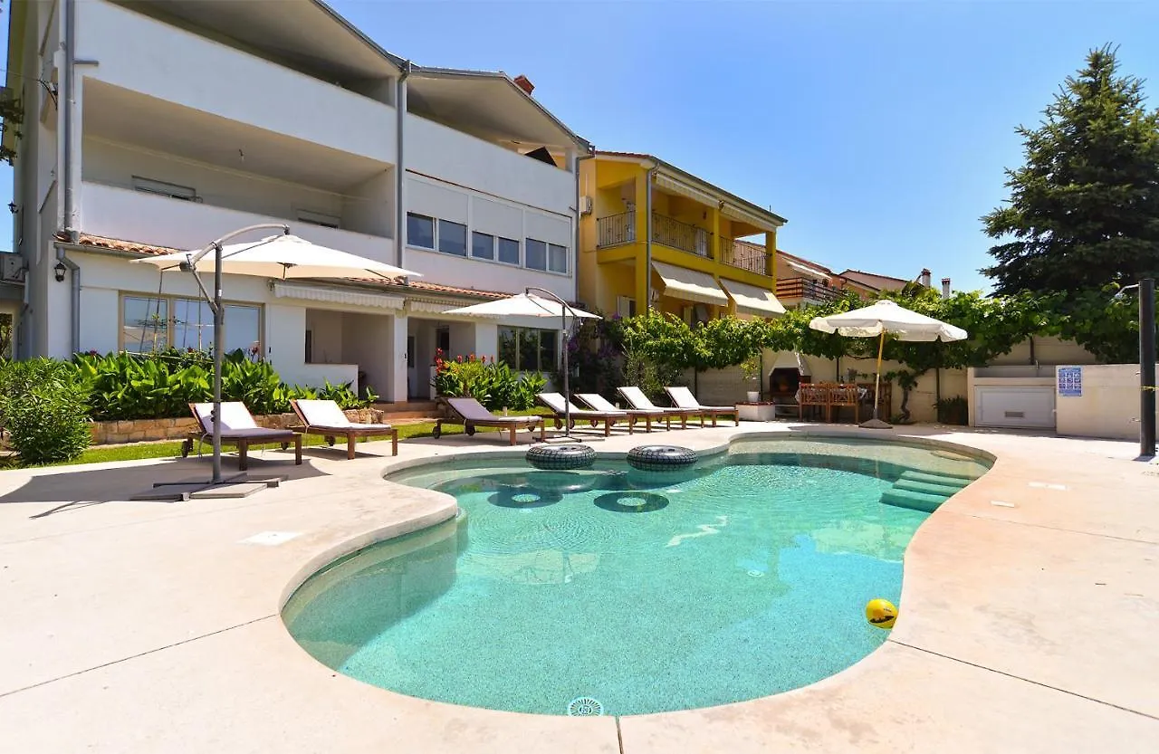 Apartments Valbandon With Pool 31 Fazana 0*,