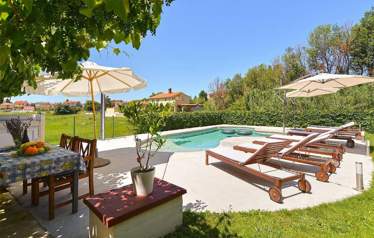 Apartments Valbandon With Pool 31 Fazana Croatia