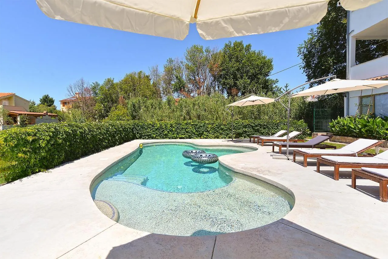 Apartments Valbandon With Pool 31 Fazana Croatia