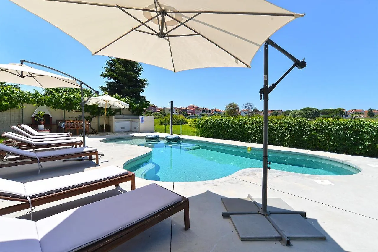 Apartments Valbandon With Pool 31 Fazana