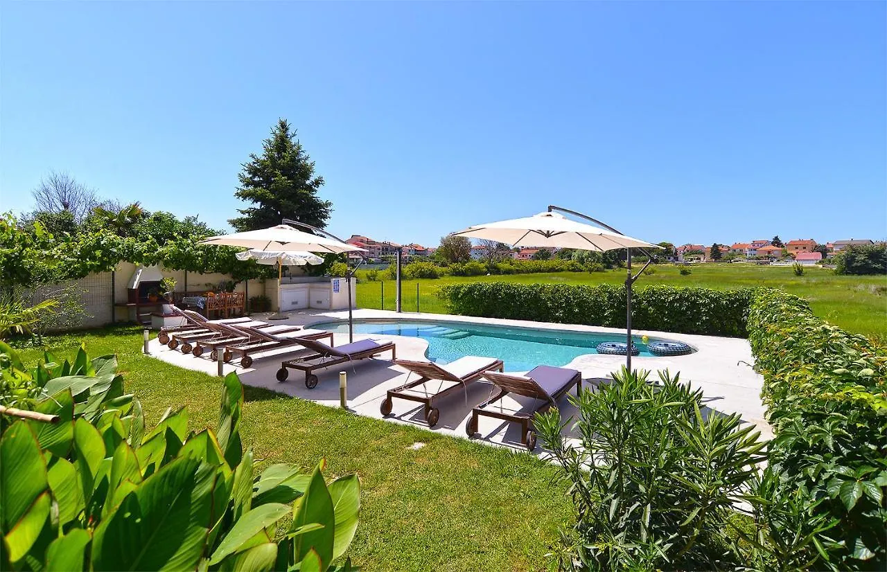 Apartments Valbandon With Pool 31 Fazana