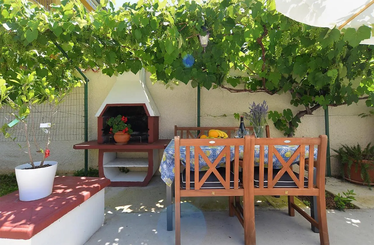 Apartments Valbandon With Pool 31 Fazana