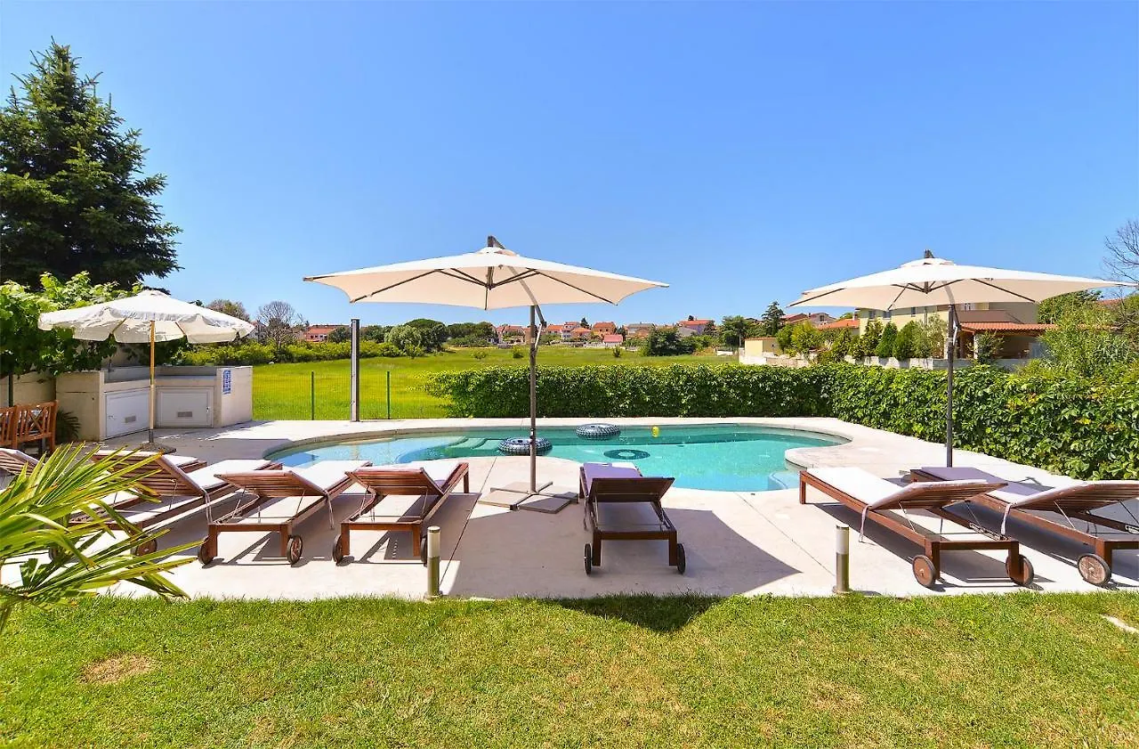 Apartments Valbandon With Pool 31 Fazana