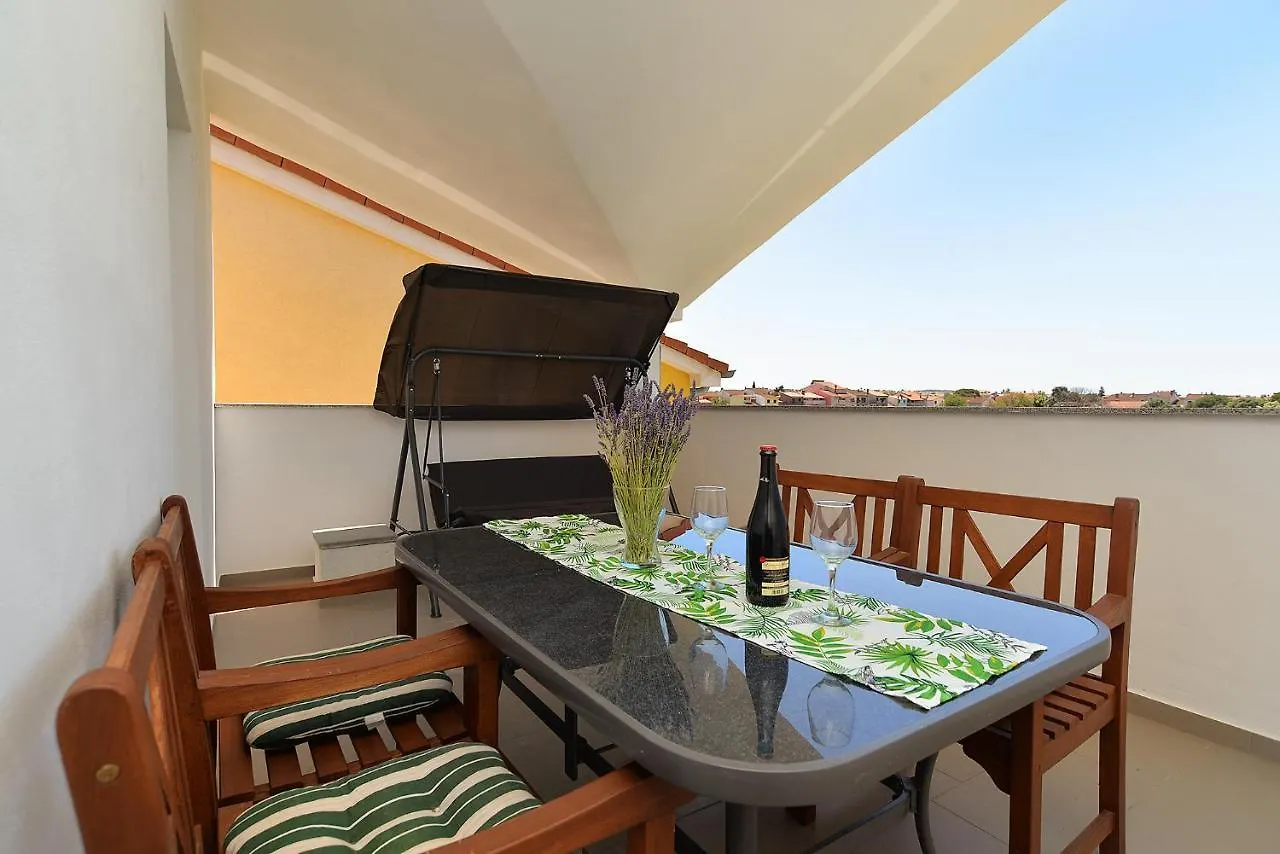 Apartments Valbandon With Pool 31 Fazana