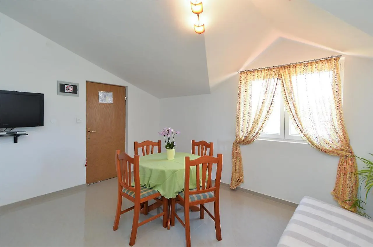 Apartments Valbandon With Pool 31 Fazana