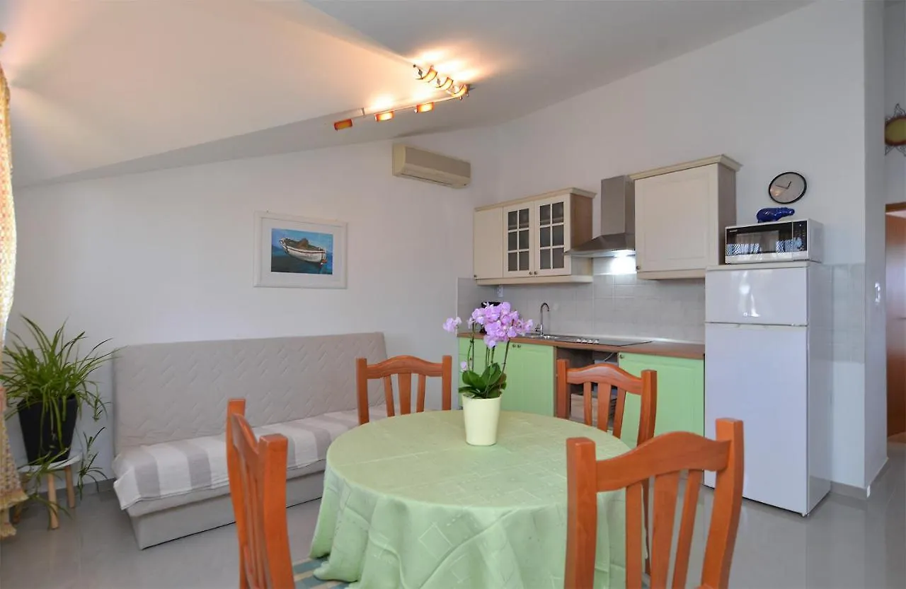 Apartments Valbandon With Pool 31 Fazana