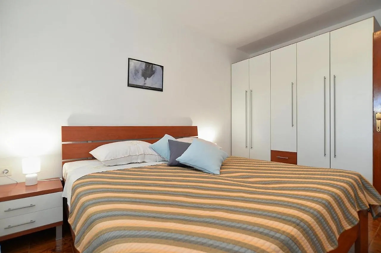 Apartments Valbandon With Pool 31 Fazana