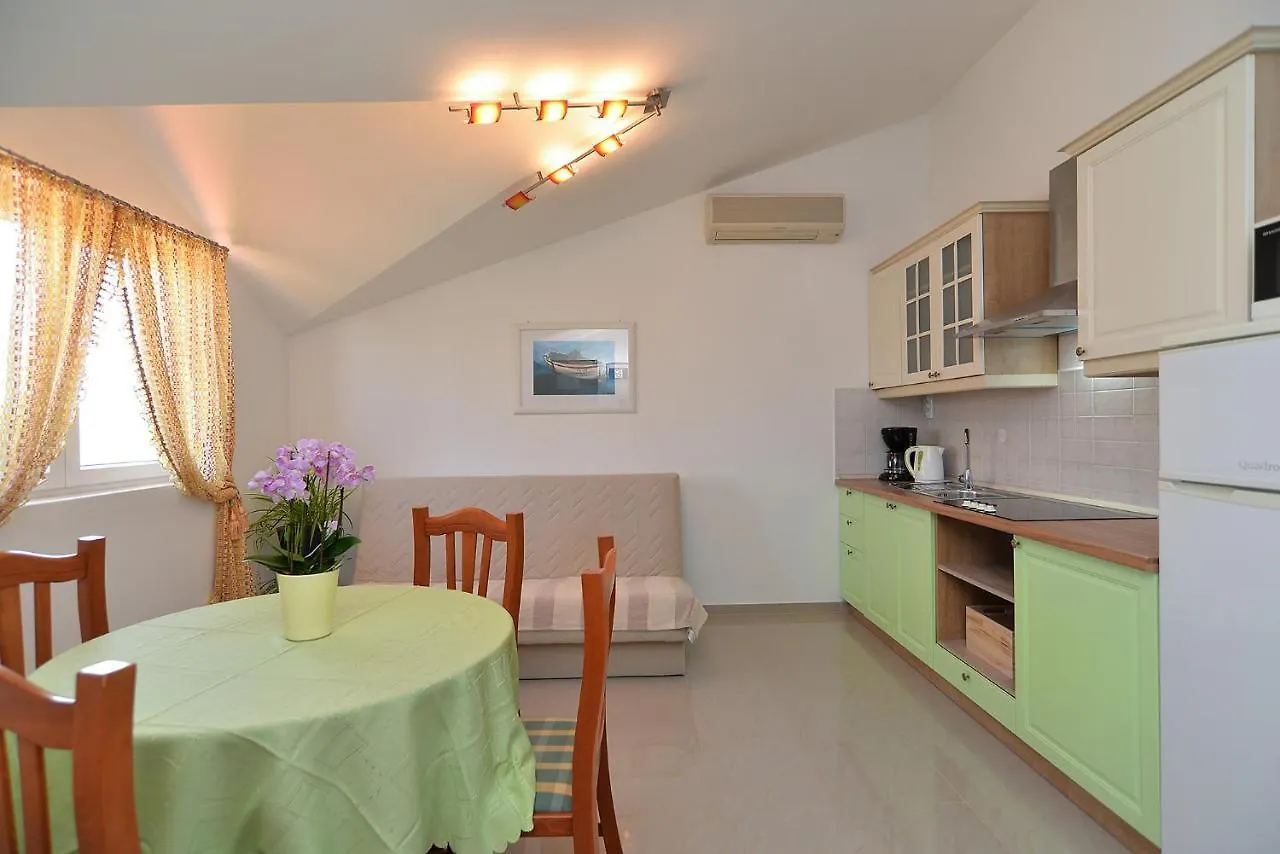 Apartments Valbandon With Pool 31 Fazana