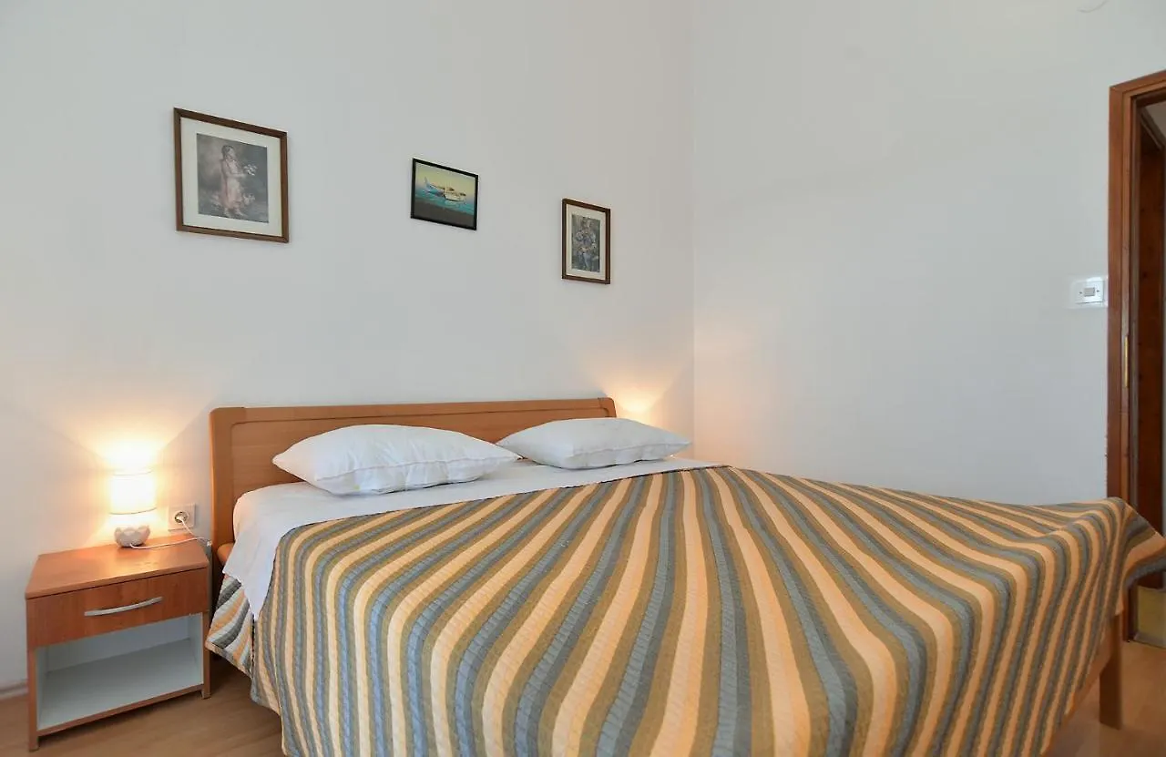 Apartments Valbandon With Pool 31 Fazana